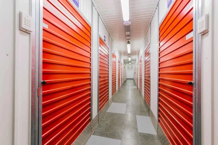 Fachada da unidade Stokarea Benfica - Self Storage em Benfica