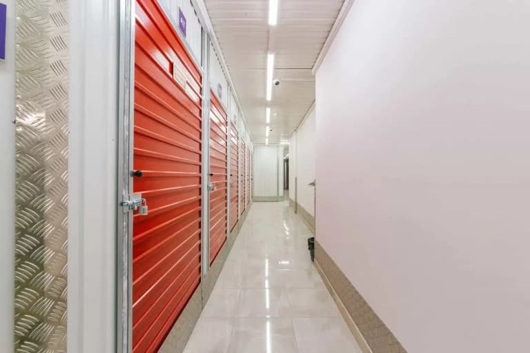 Fachada da unidade Stokarea Cacilhas Almada - Self Storage em Cacilhas Almada