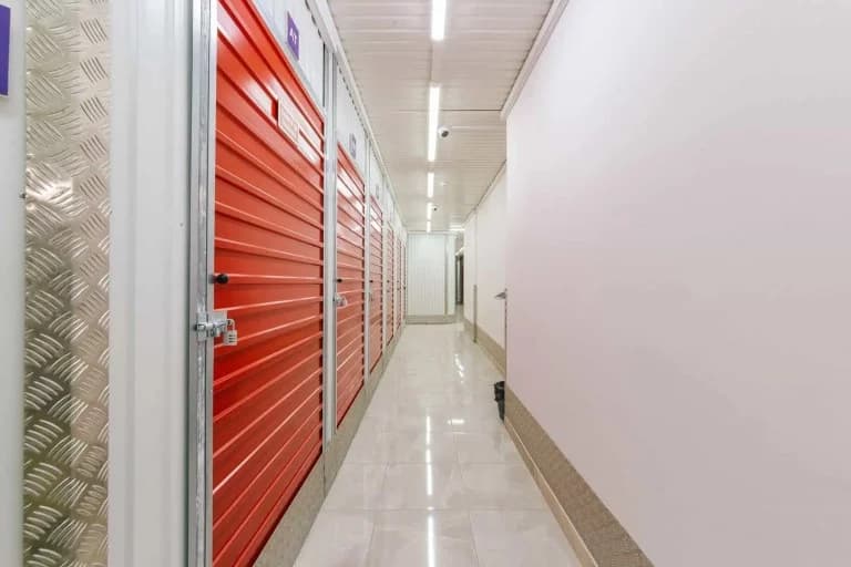 Fachada da unidade Stokarea Damasceno Monteiro - Self Storage em Damasceno Monteiro